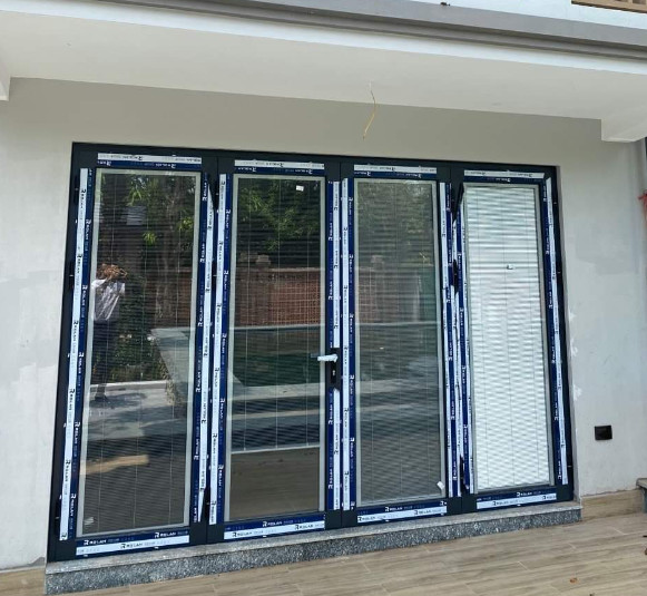 CỬA ĐI MỞ QUAY 4 CÁNH NHÔM ROLAN HỆ R60